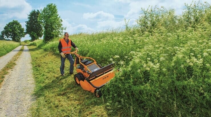 EG Coles AS-Motor_AS_901_SM_Flail Mower Working