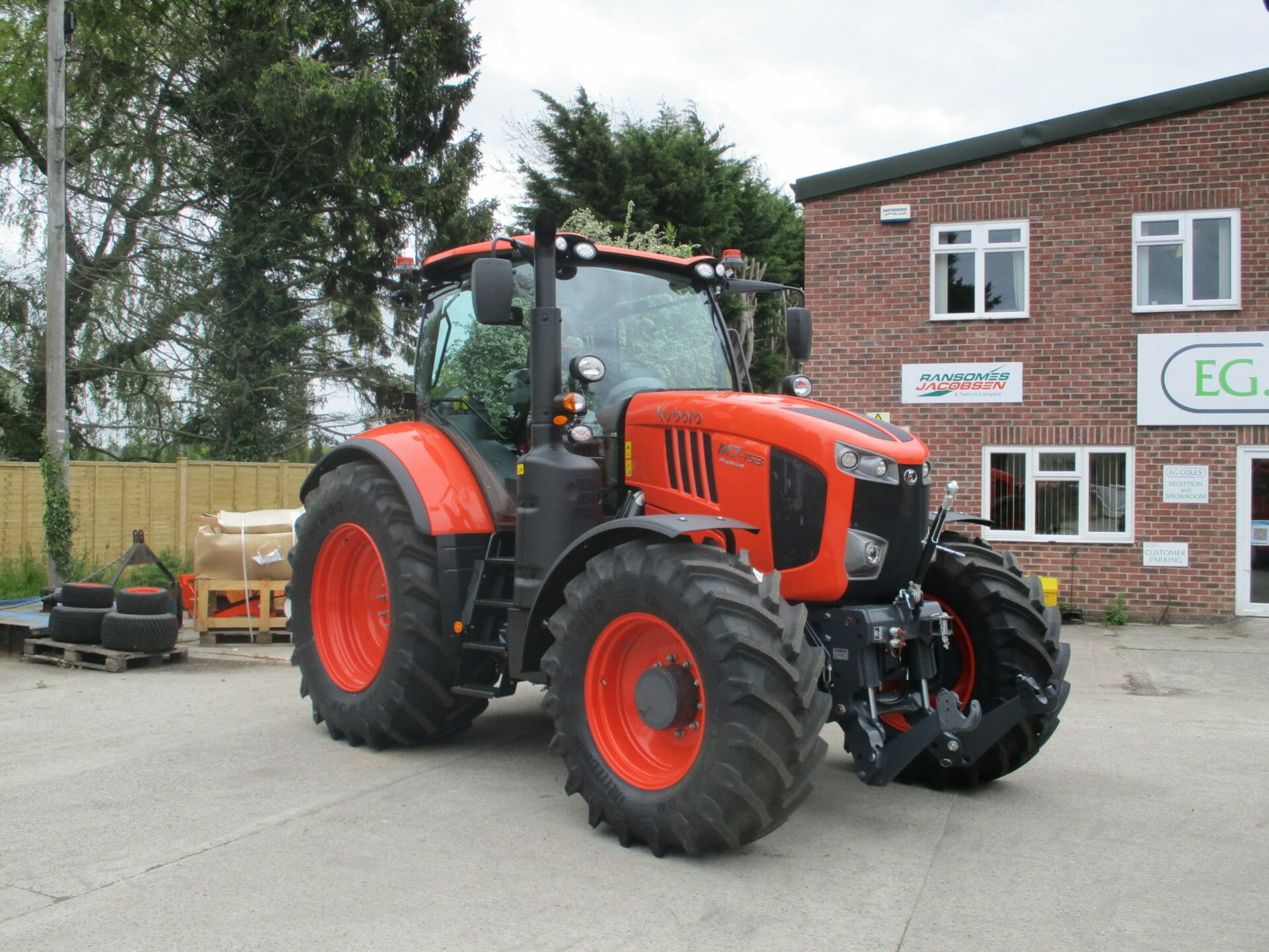 EG COlLES Kubota M7153