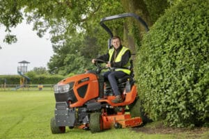 Kubota G261 Rear Discharge Mower from EG Coles