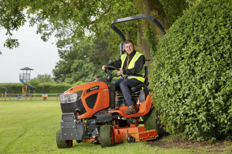 Kubota G261 Rear Discharge Mower from EG Coles