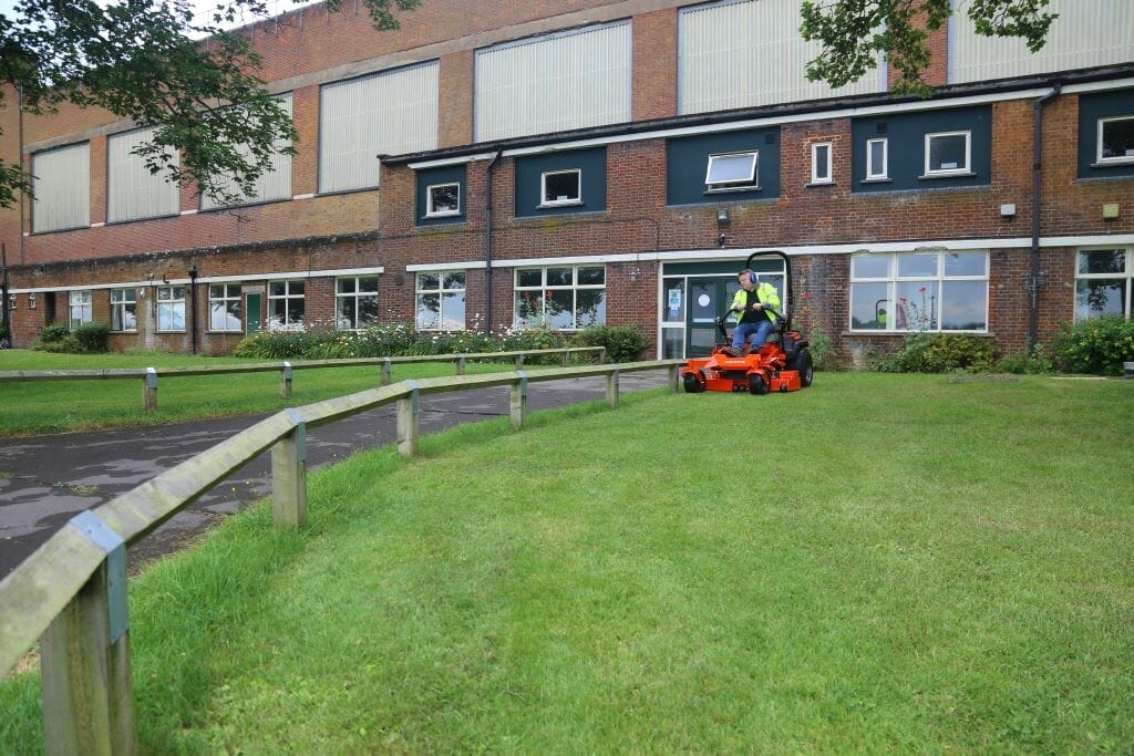 Ariens Apex Zero Turn Mower - Image 7