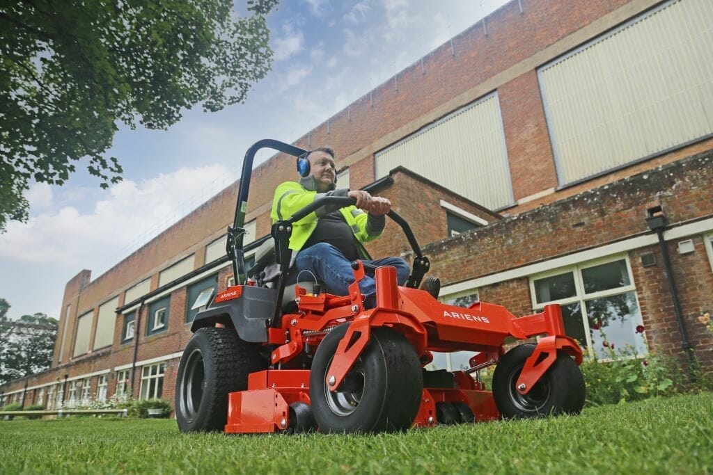 Ariens Apex Zero Turn Mower - Image 5
