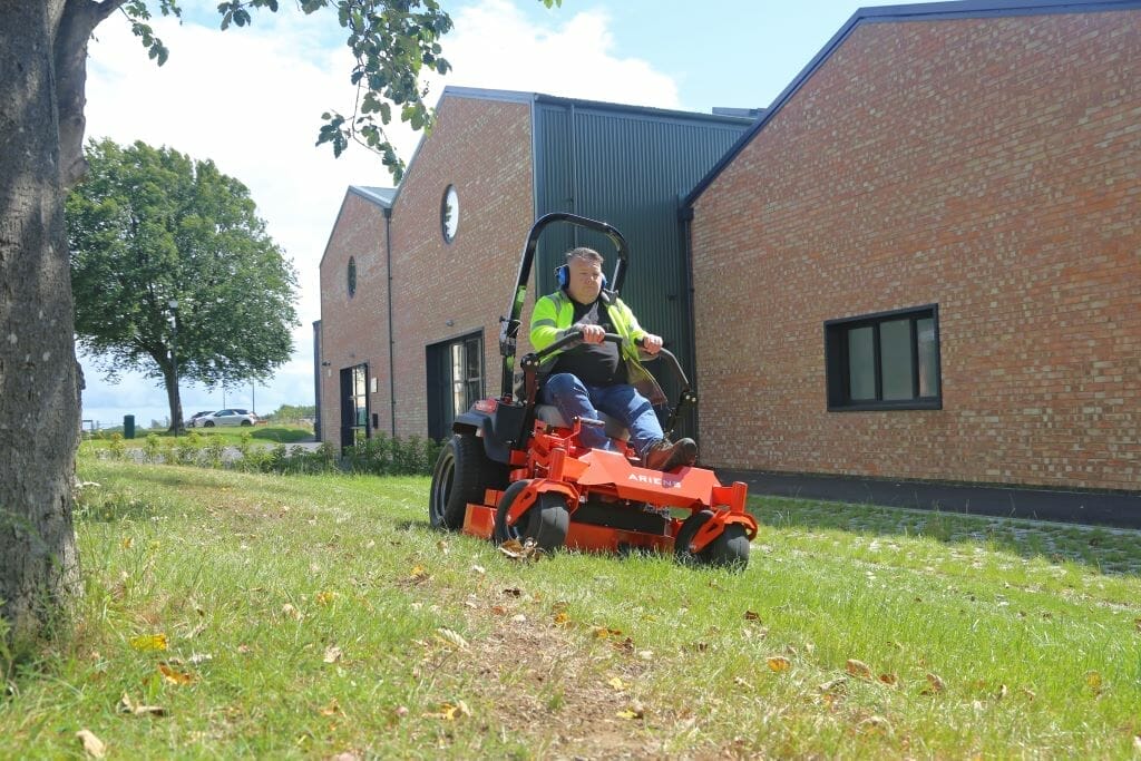 Ariens Apex Zero Turn Mower - Image 4