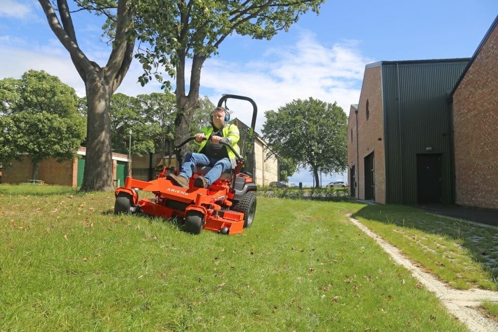 Ariens Apex Zero Turn Mower - Image 2