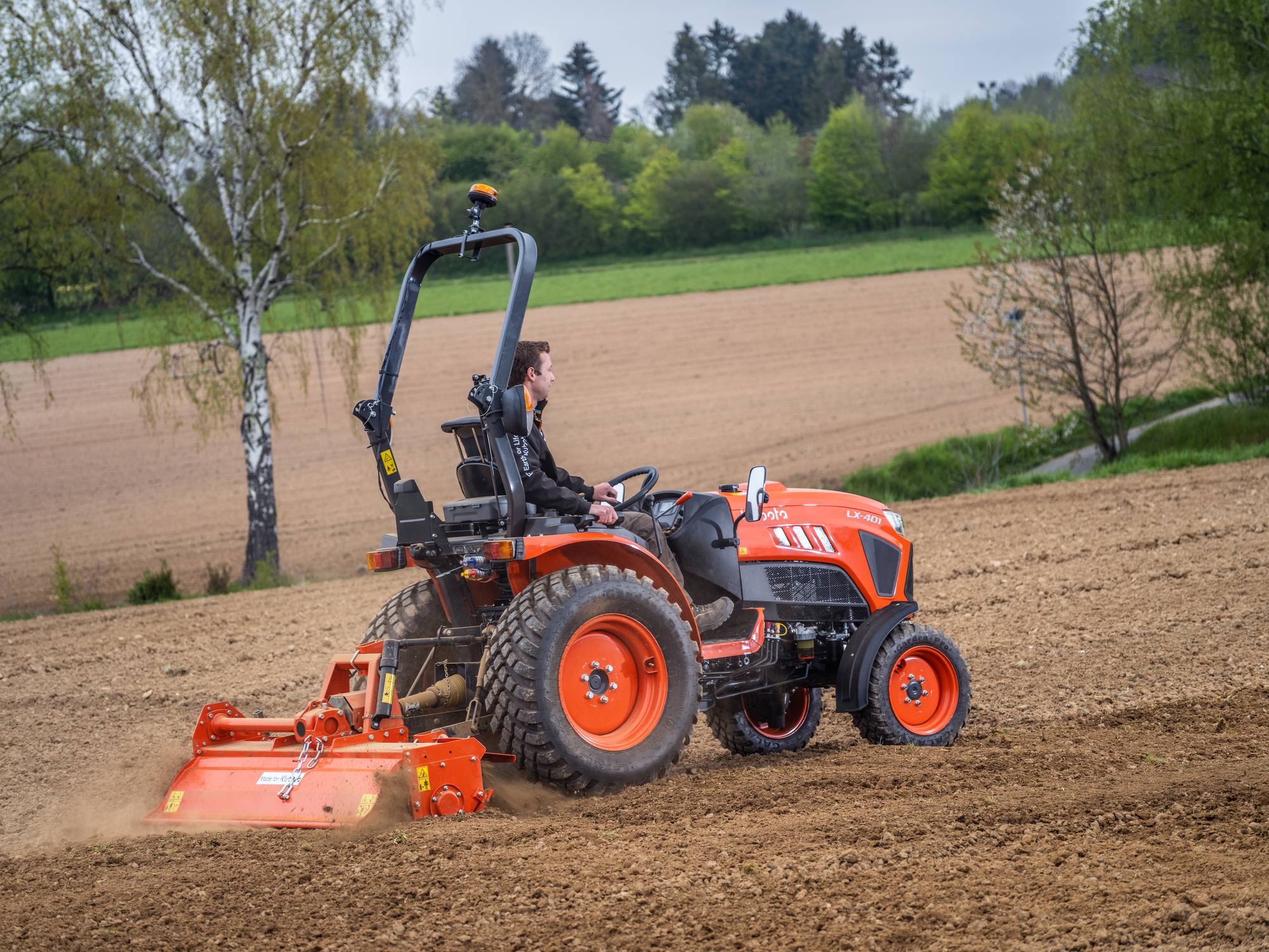 Kubota LX Series Compact Tractors - LX351 and LX401 - Image 8