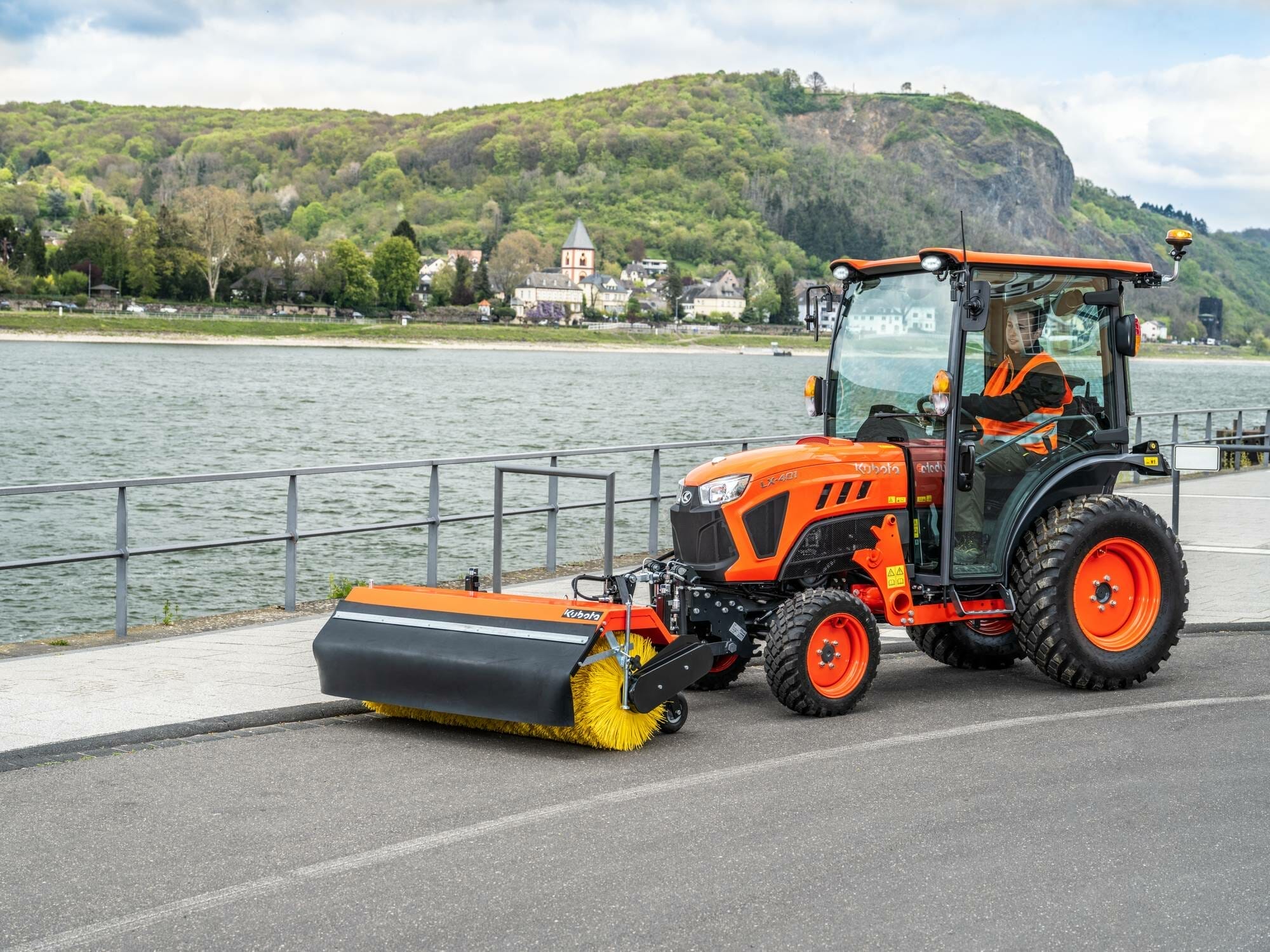 Kubota LX Series Compact Tractors - LX351 and LX401 - Image 5