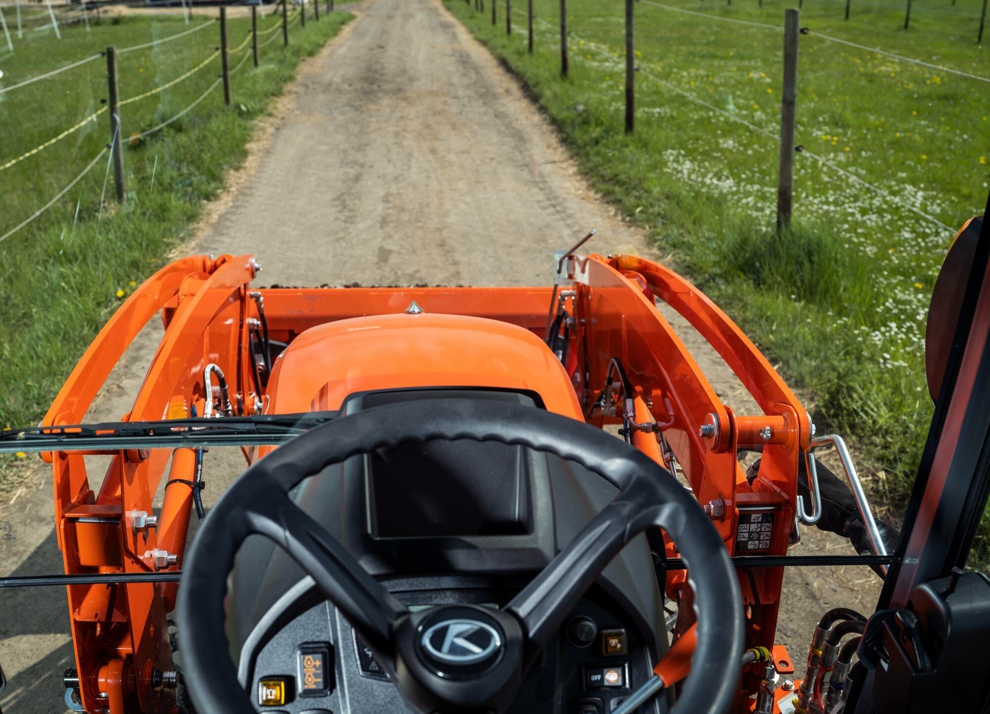 Kubota LX Series Compact Tractors - LX351 and LX401 - Image 4