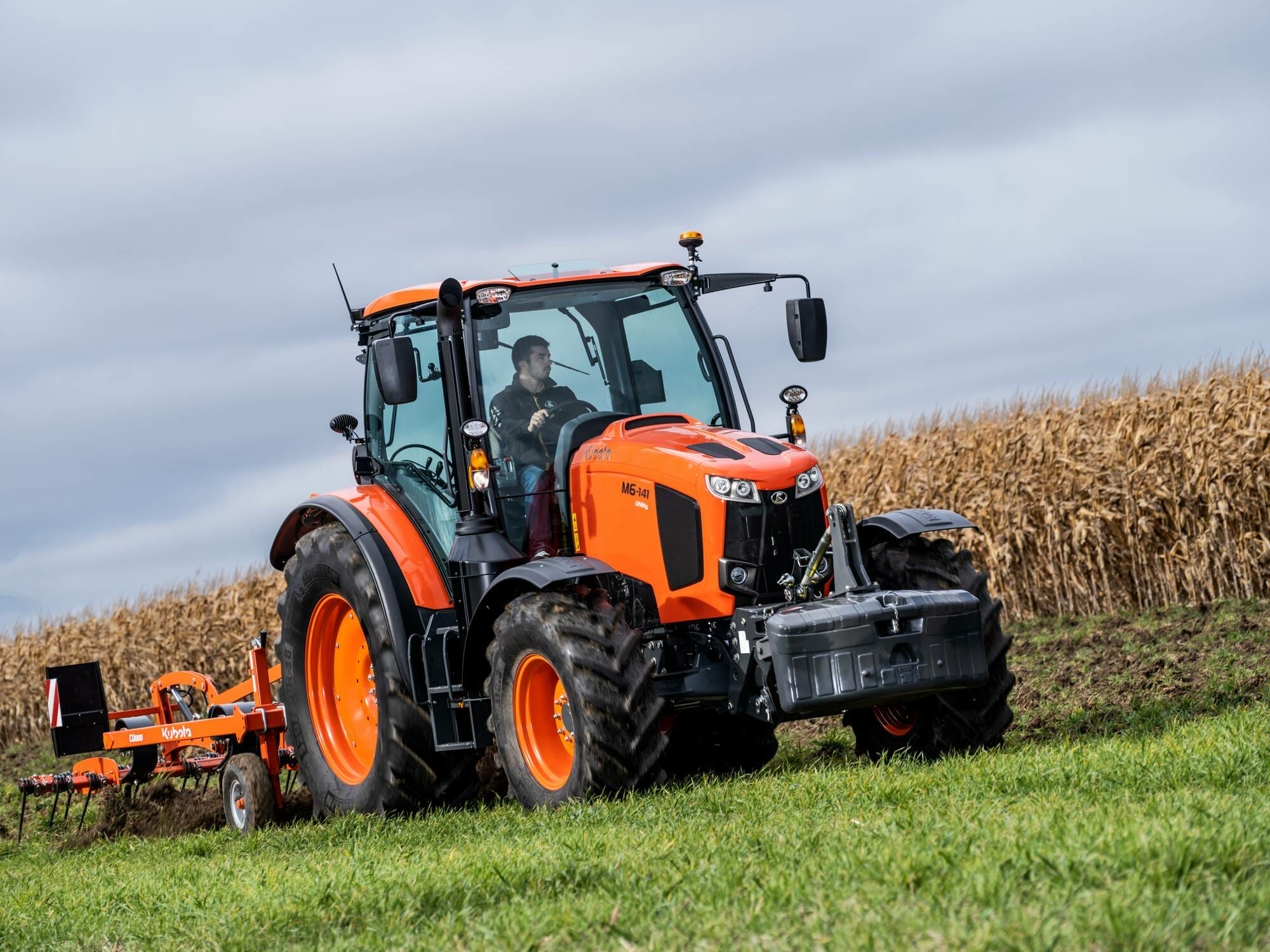 Kubota M6-001 Utility - Image 6