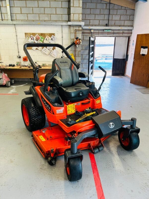 USED Kubota ZD1211 Zero Turn Mower - Image 8