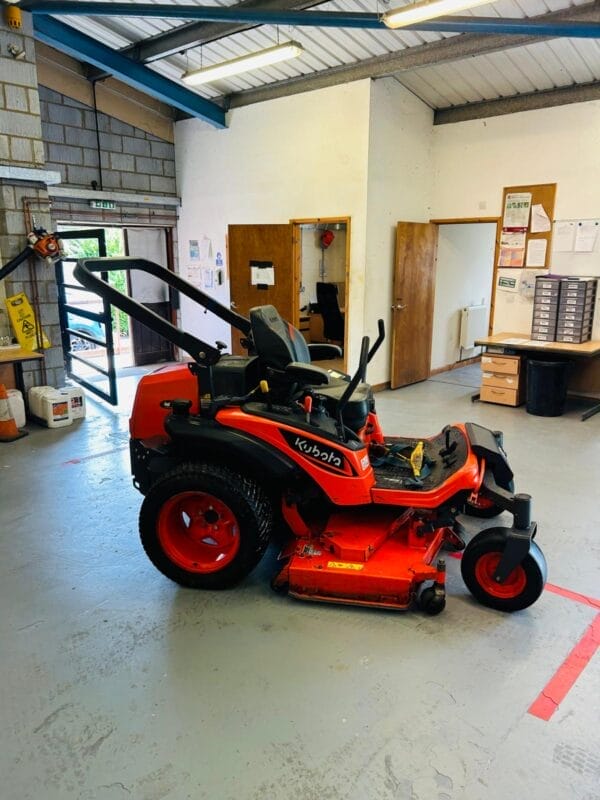 USED Kubota ZD1211 Zero Turn Mower - Image 3