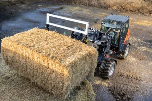 Kubota RT Series - Pivot Steer Wheel Loader - Image 2
